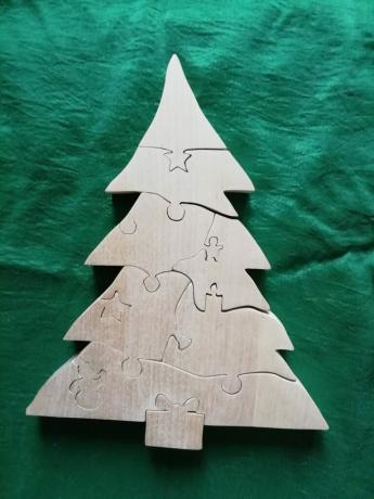 لغز "شجرة عيد الميلاد"، مصنوعة من خشب البتولا