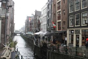 لماذا منحنيات أمستردام في المنزل: كما تبين، حتى أنهم أجبروا على بناء