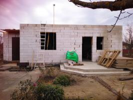بناء منزل (إعداد للجدران البناء)